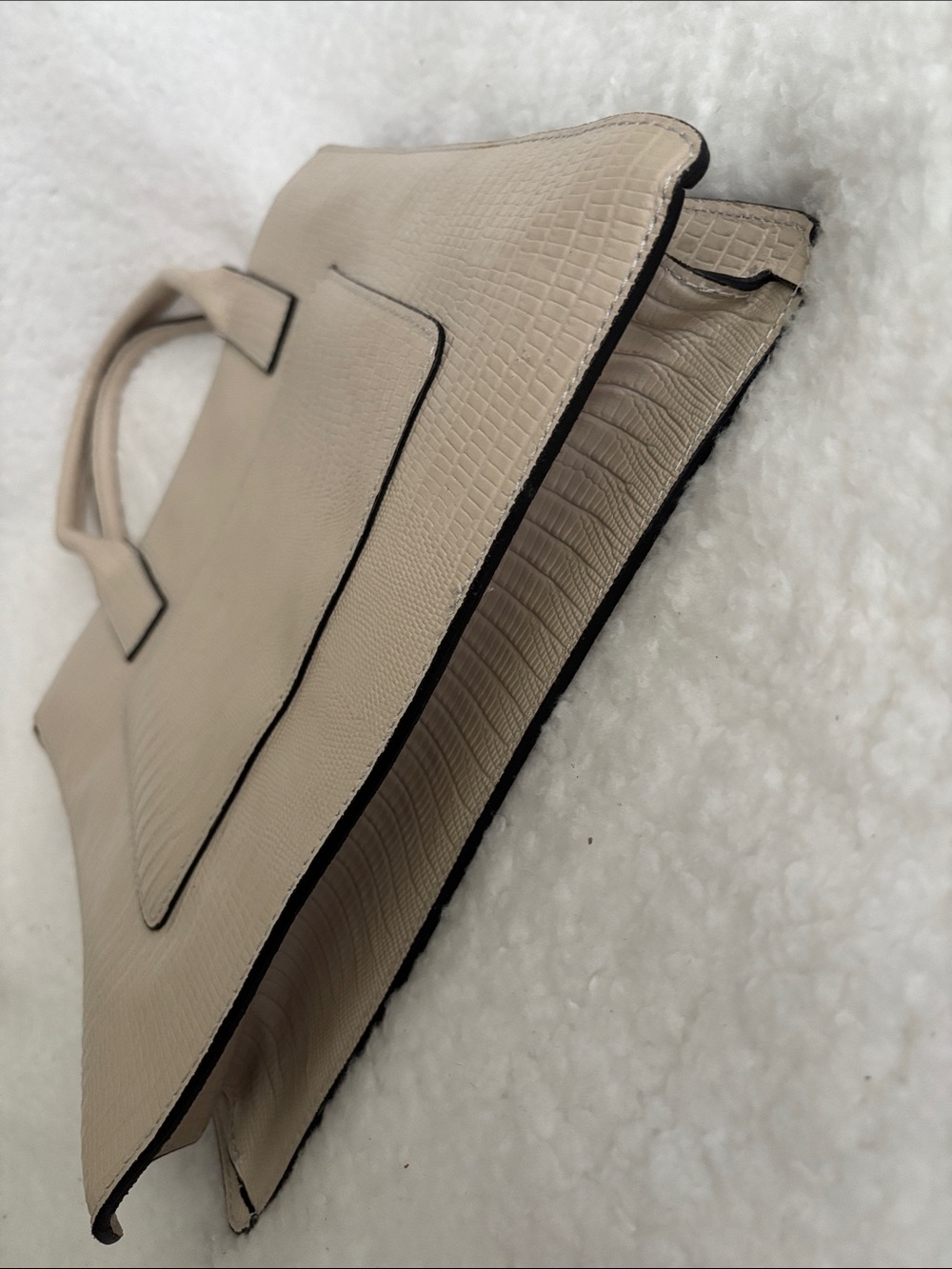 Beige Croc-Embossed Structured Tote Bag with Crossbody Strap - Picture 4 of 11